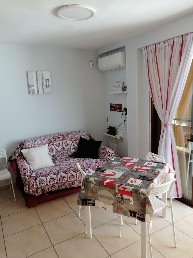 Casa Laura Vivienda Vacacional Лос Кристианос Экстерьер фото